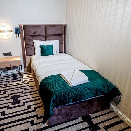 Hotel Carolin Calimanesti Luaran gambar