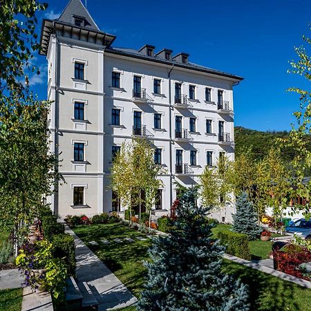 Hotel Carolin Calimanesti Luaran gambar