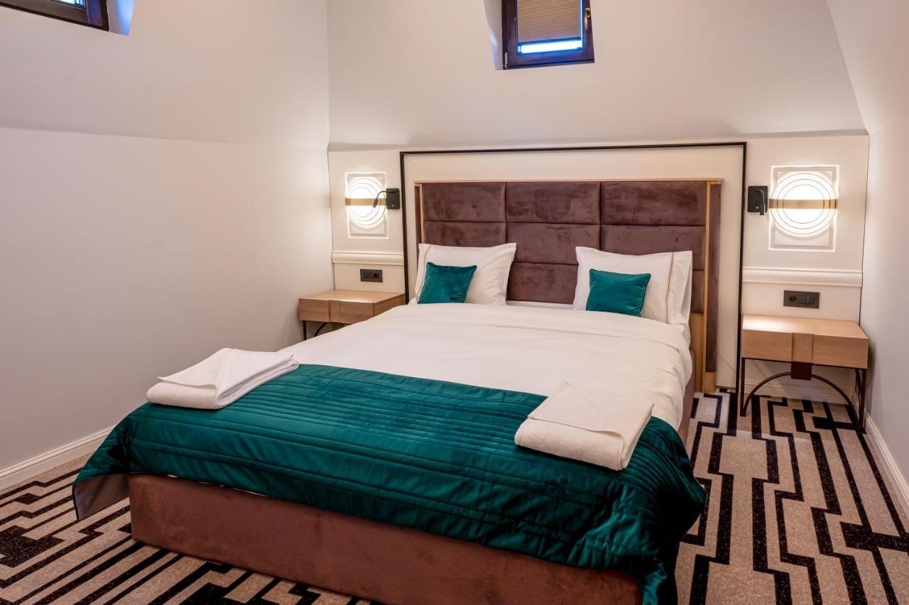 Hotel Carolin Calimanesti Luaran gambar