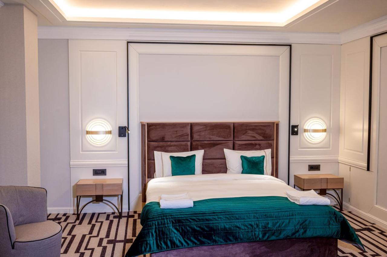 Hotel Carolin Calimanesti Luaran gambar