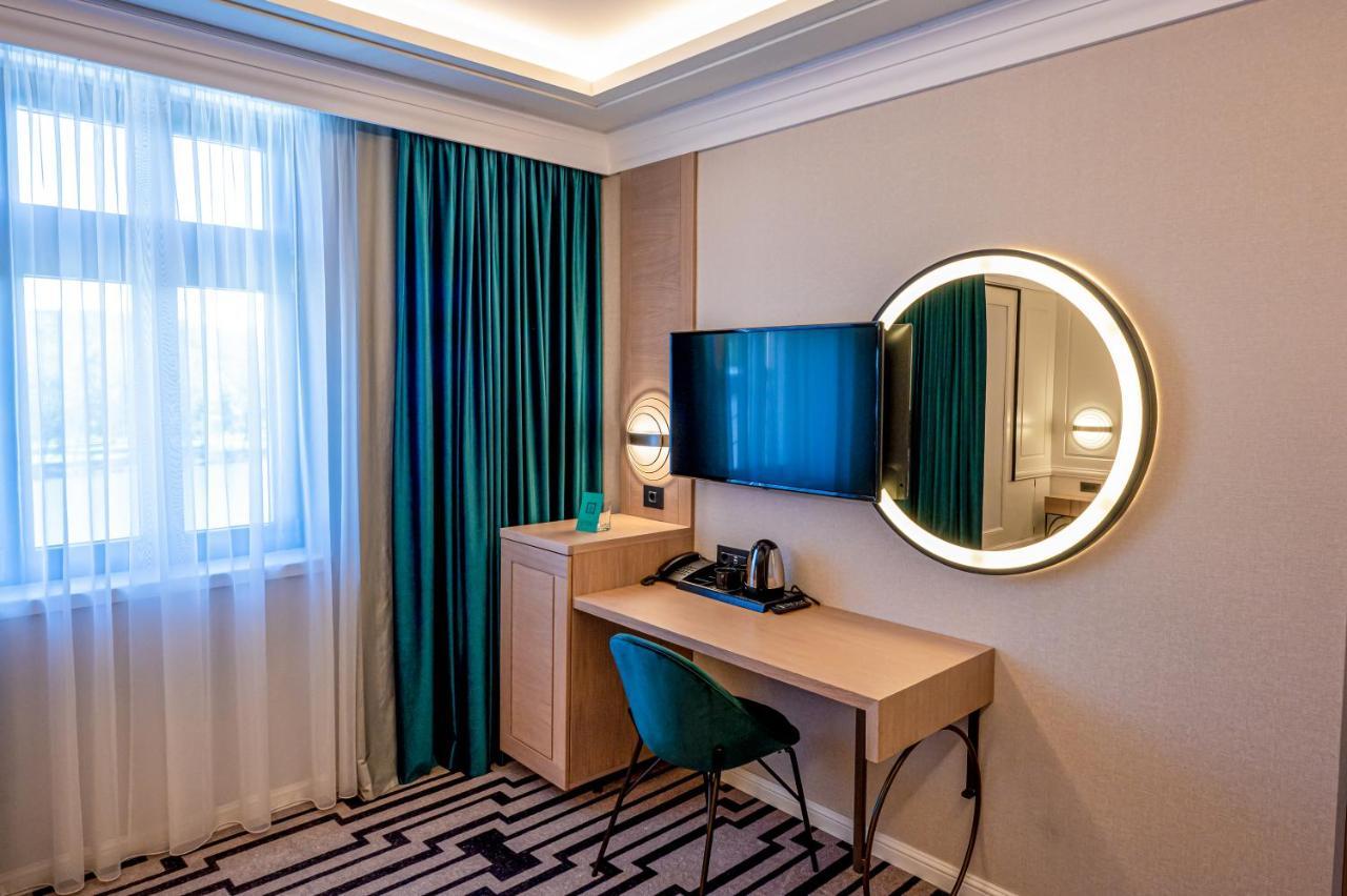 Hotel Carolin Calimanesti Luaran gambar