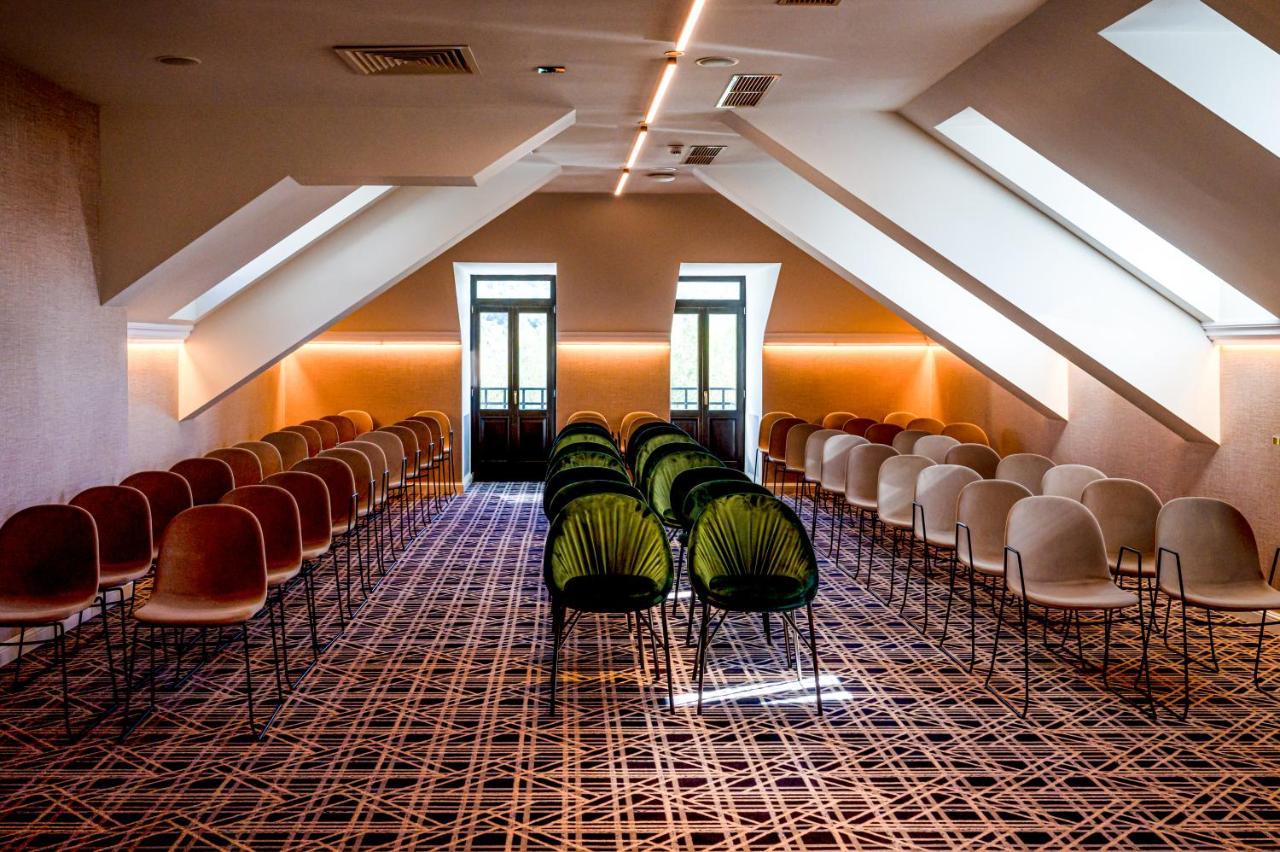 Hotel Carolin Calimanesti Luaran gambar
