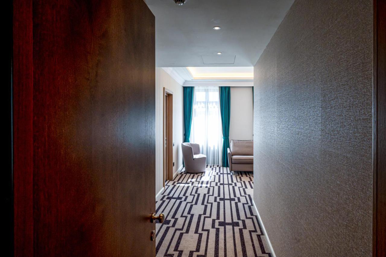 Hotel Carolin Calimanesti Luaran gambar