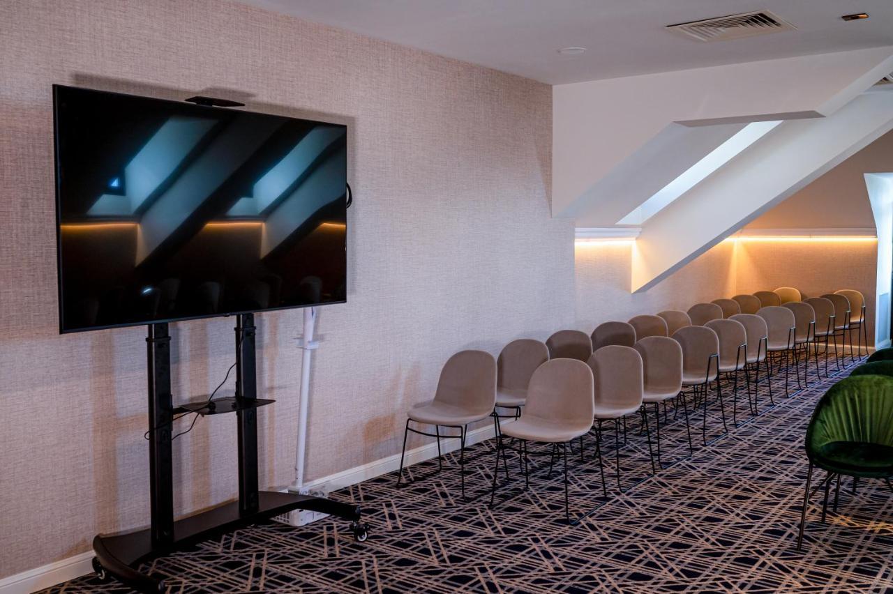 Hotel Carolin Calimanesti Luaran gambar