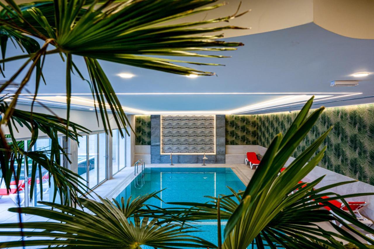 Hotel Carolin Calimanesti Luaran gambar