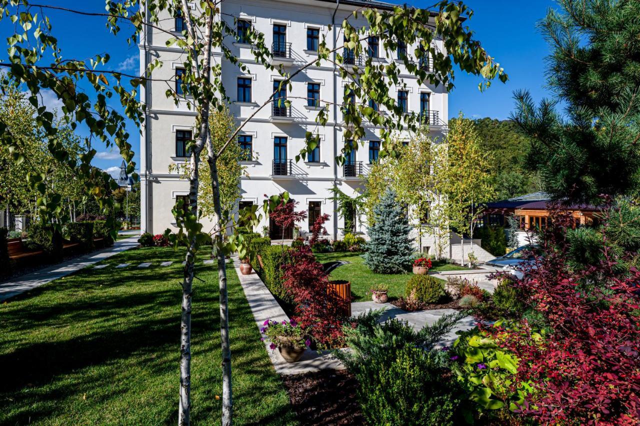 Hotel Carolin Calimanesti Luaran gambar