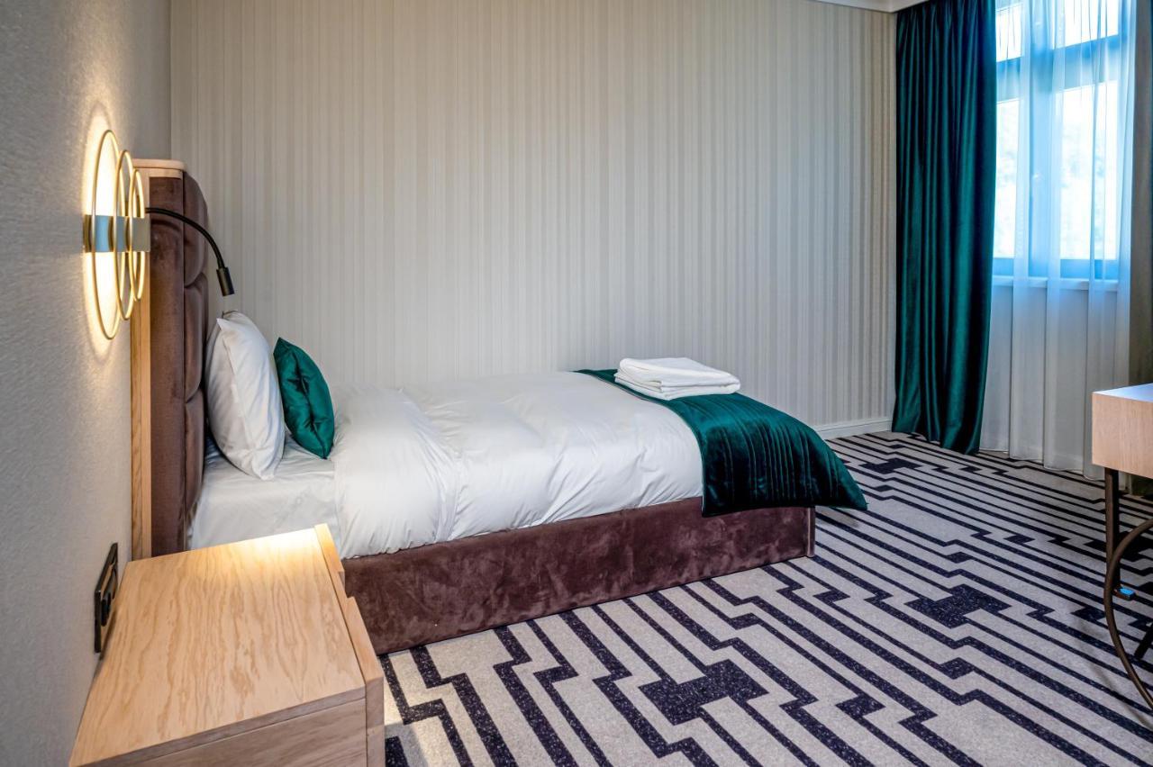 Hotel Carolin Calimanesti Luaran gambar