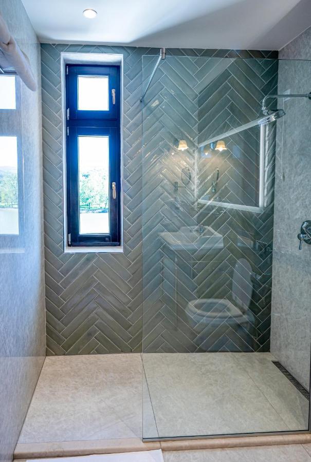 Hotel Carolin Calimanesti Luaran gambar