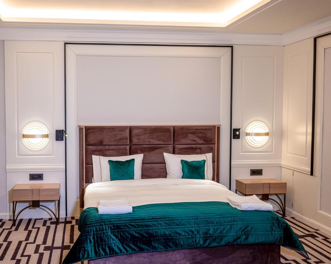 Hotel Carolin Calimanesti Luaran gambar