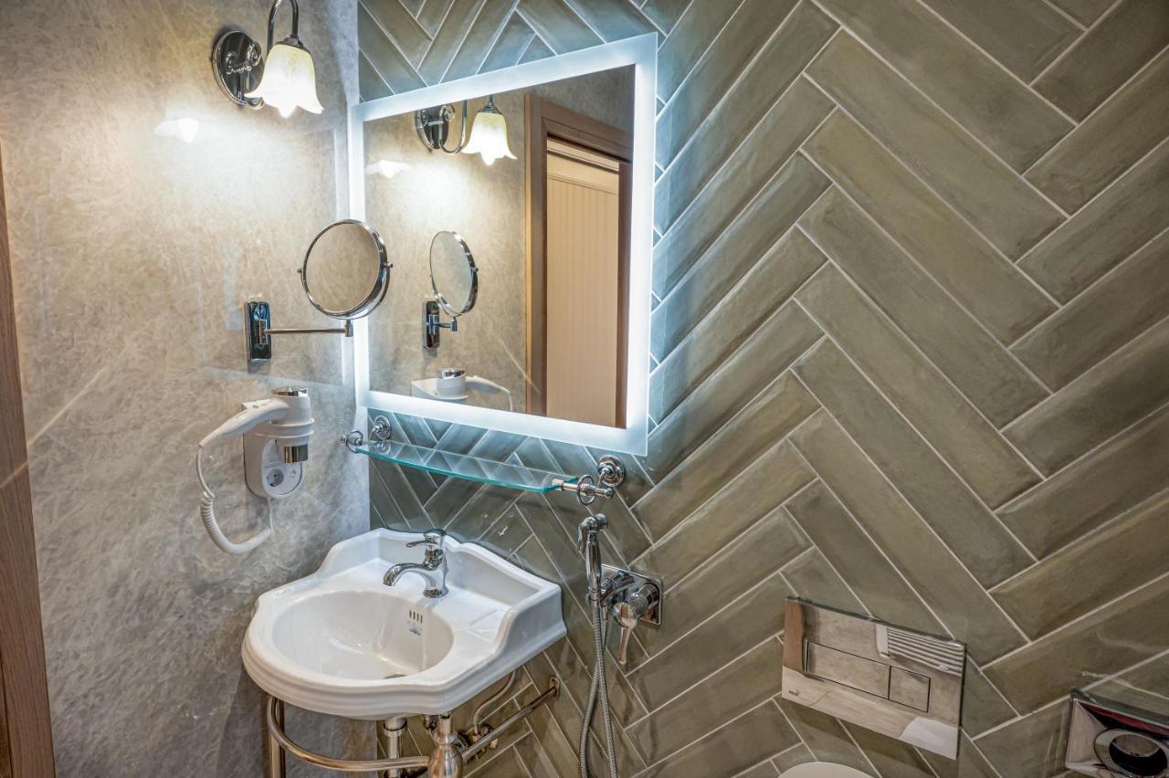 Hotel Carolin Calimanesti Luaran gambar