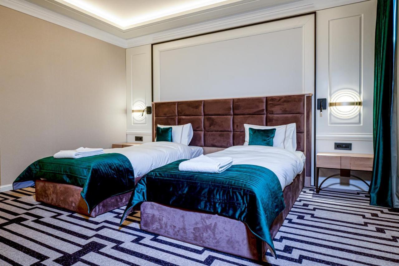 Hotel Carolin Calimanesti Luaran gambar