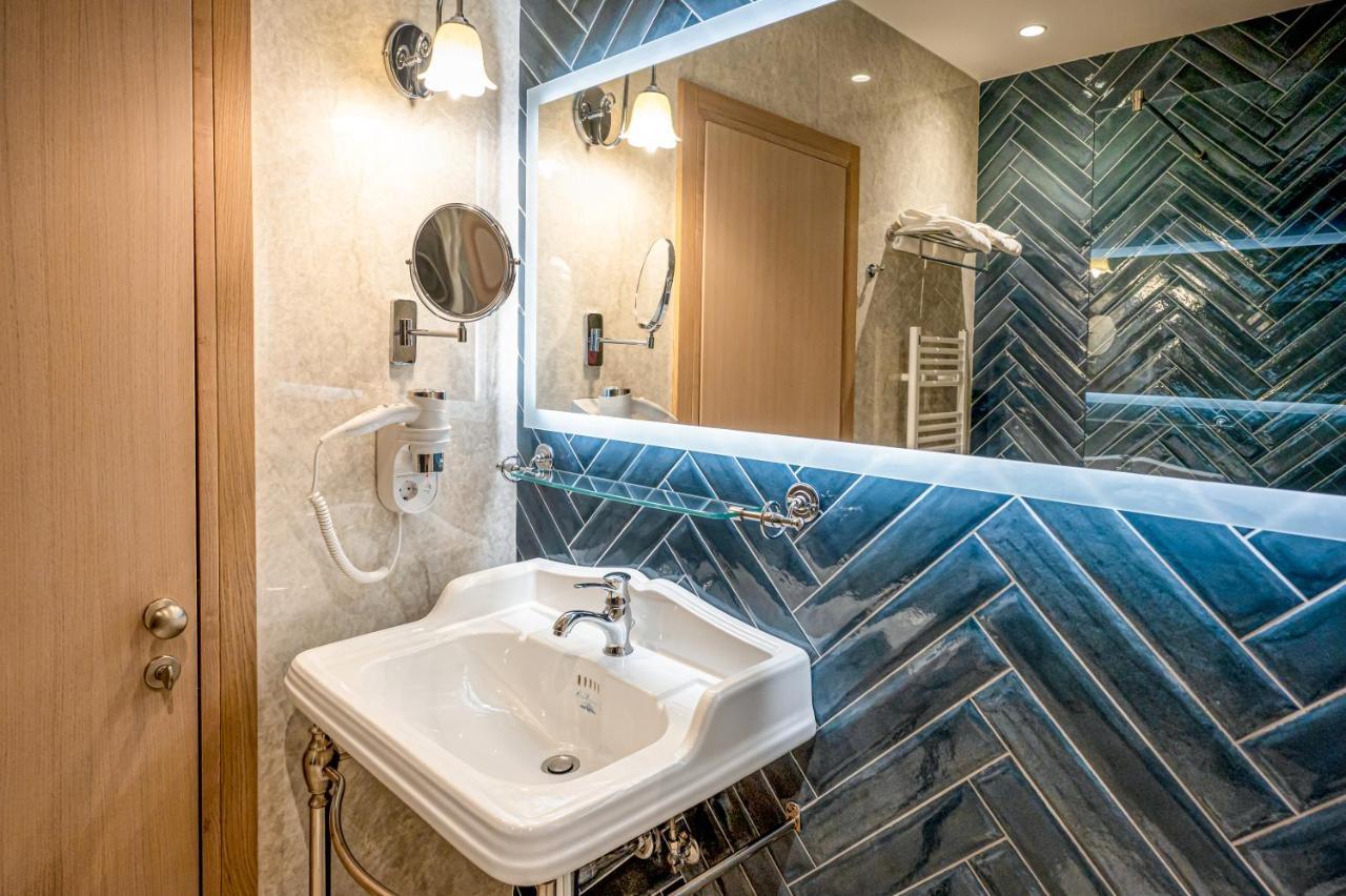 Hotel Carolin Calimanesti Luaran gambar