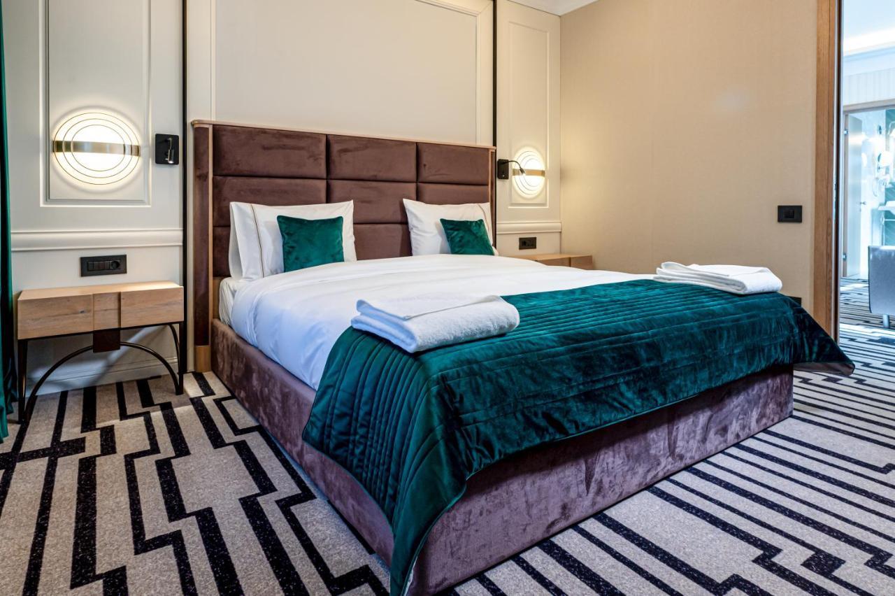 Hotel Carolin Calimanesti Luaran gambar