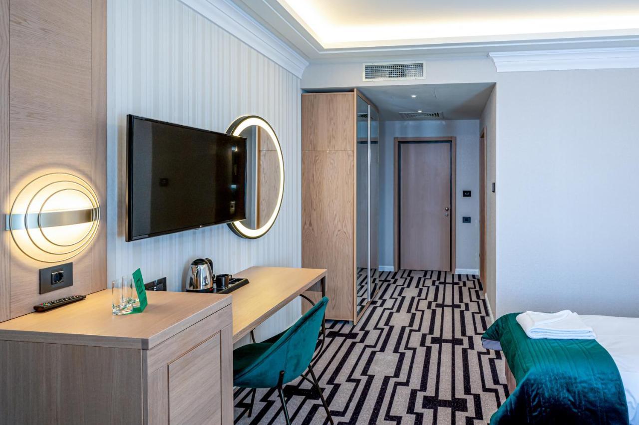 Hotel Carolin Calimanesti Luaran gambar